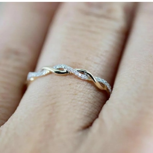 14K Rose Gold Stack Twisted Ring Gorgeous Ring - Picture 7 of 7